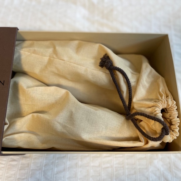 Vintage Louis Vuitton heels - Picture 2 of 8